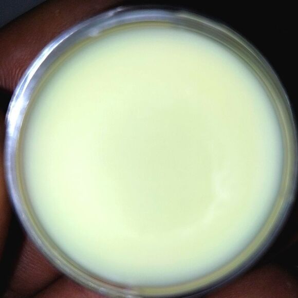 Hand crafted pot of honey natural lip balm - Picture 5 of 5